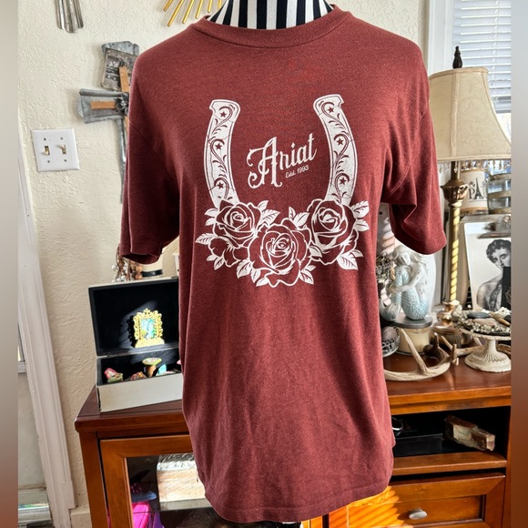 Ariat Boyfriend Fit Rust Color Western Floral Horseshoe Woman’s Logo Tee Medium - Picture 2 of 15